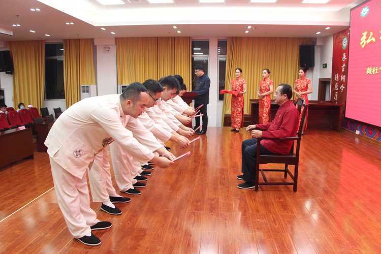 老中医黄致知个人照片